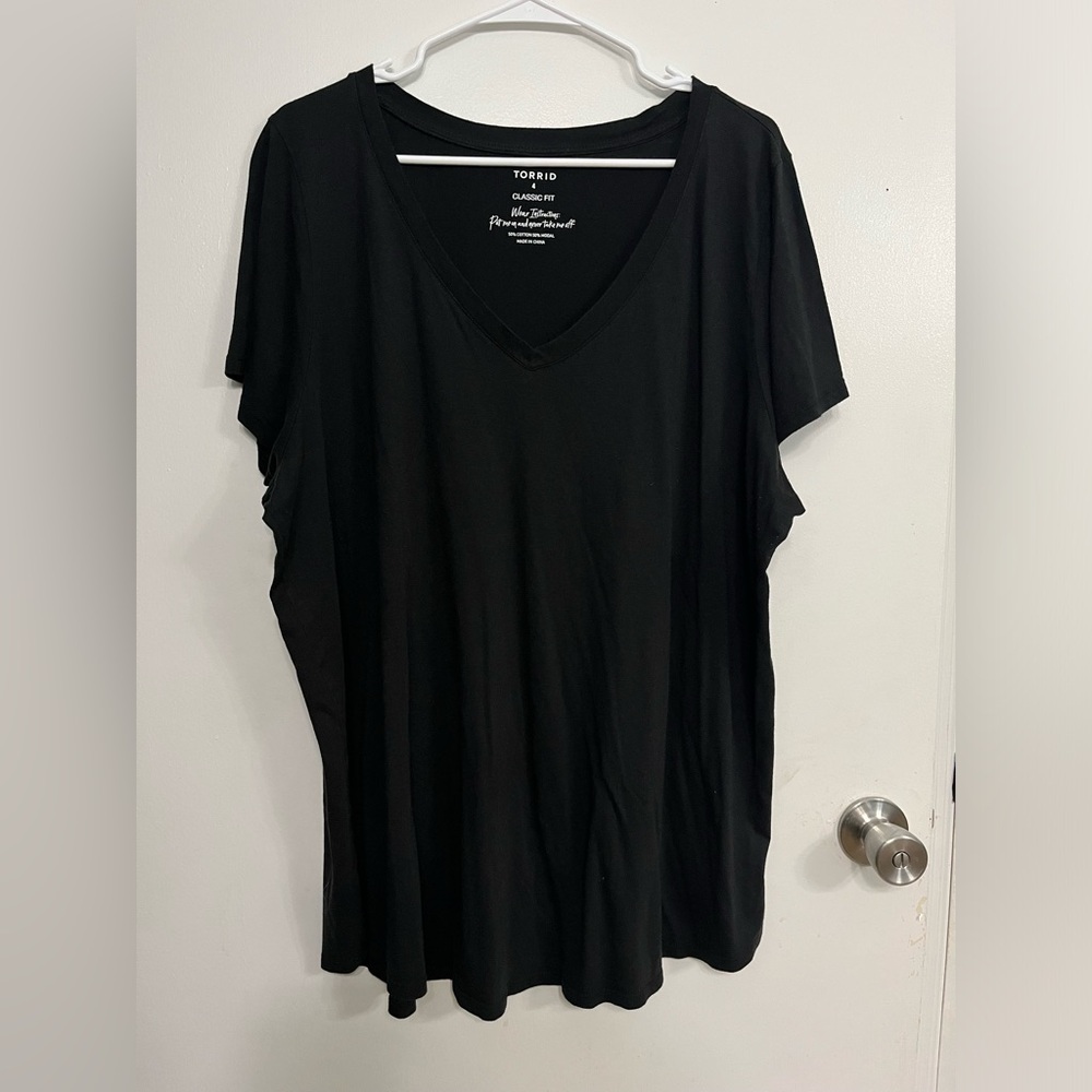 Torrid Black V-Neck Short Sleeve Classic fit Tee, size 4